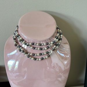 Black and white Pearl Necklace